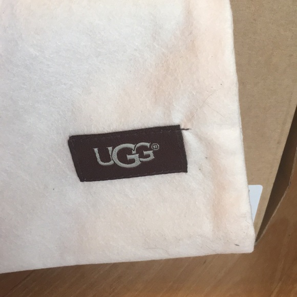 UGG MAEVA suede heeled boots - Picture 5 of 7